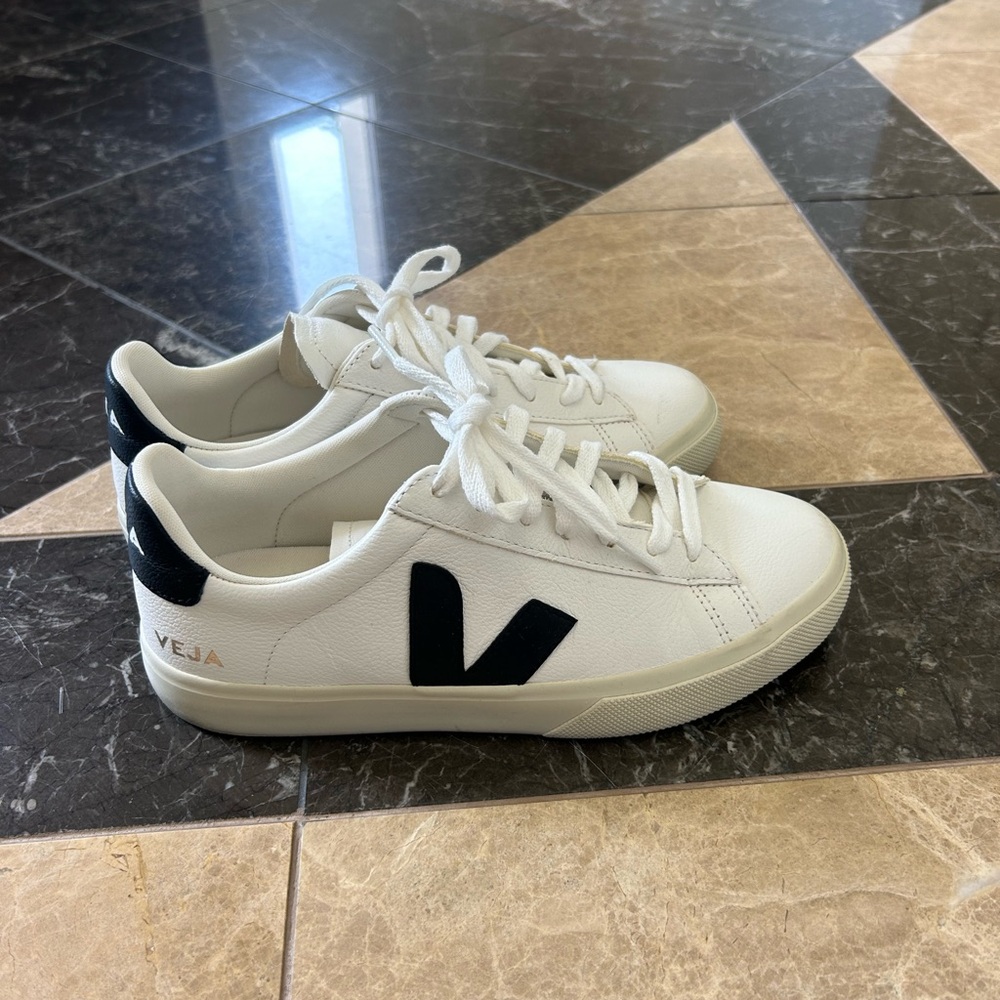 New Vejas only worn once